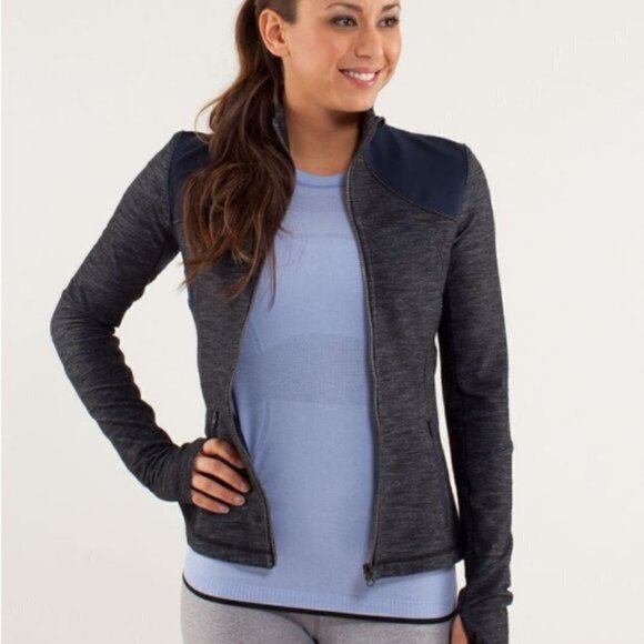 𝅺lululemon Forme Jacket in Reversible Slub Denim Inkwell Size 8 - Picture 3 of 10